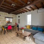 Semesterbostad Maison Familiale A 2 Min A Pied De L'institut A Armand Calme Jeux Babyfoot Jacuzzi Proche